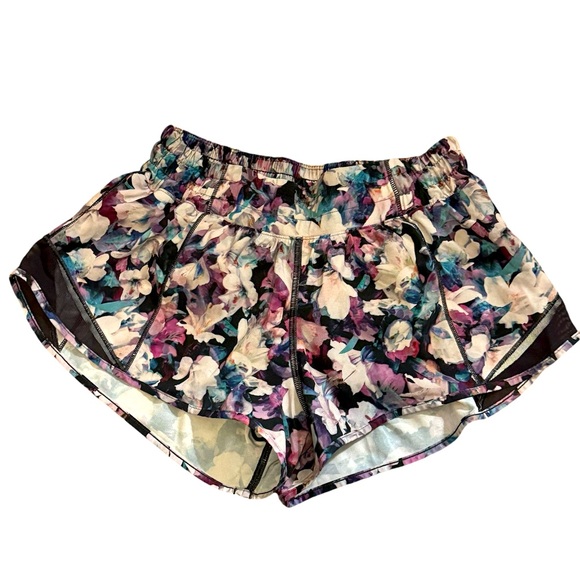 Lululemon Hotty Hot shorts II 2.5" - Picture 3 of 8